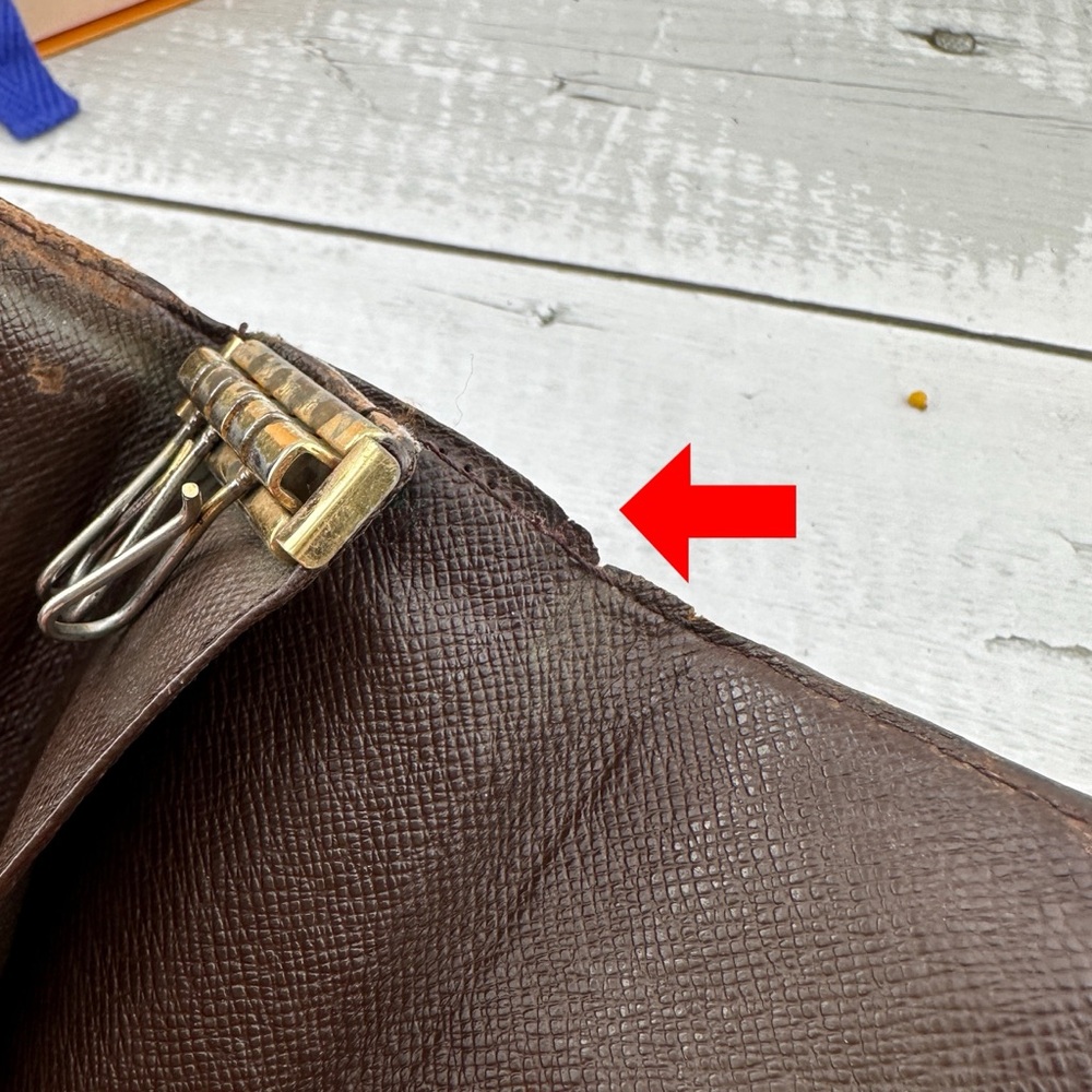 AUTHENTIC Louis Vuitton key holder. - Picture 9 of 12